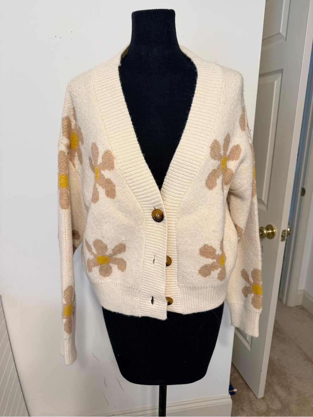 Women's Cream Floral V-Neck Button Cardigan Sweater